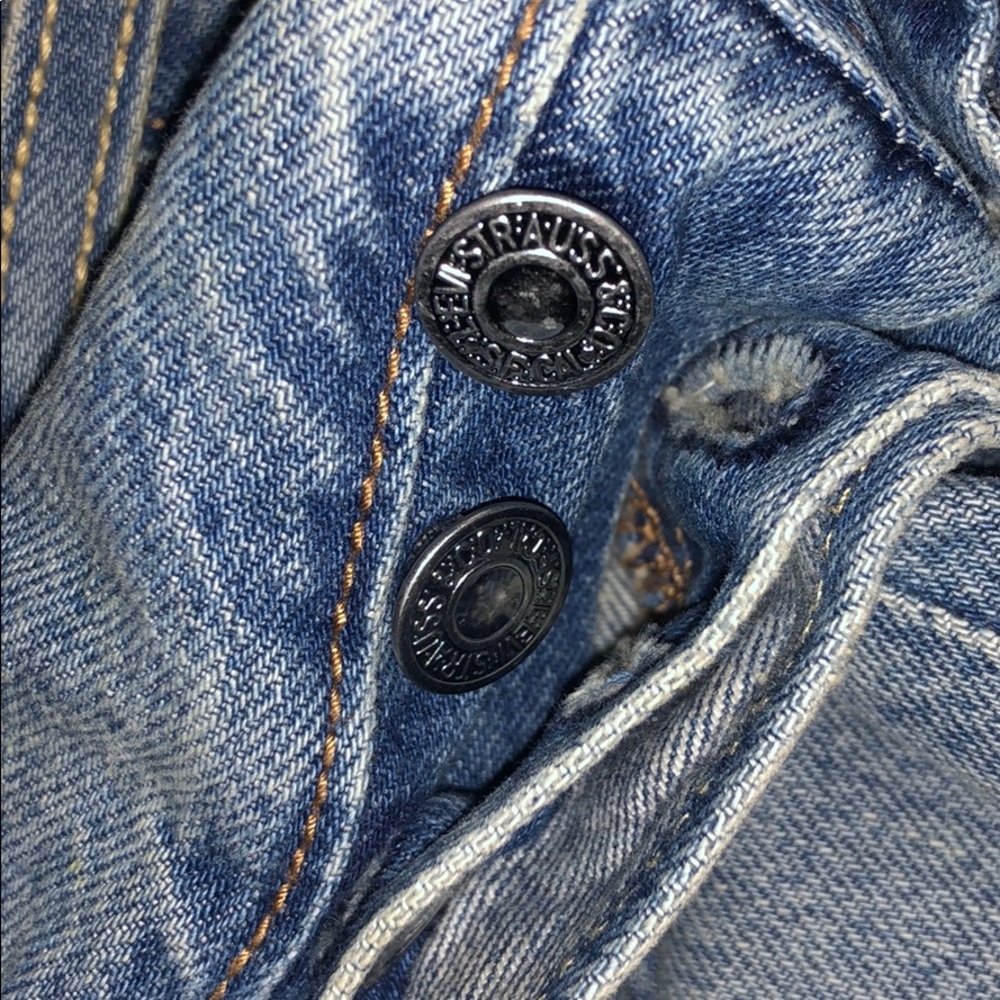 Levis - Picture 7 of 7